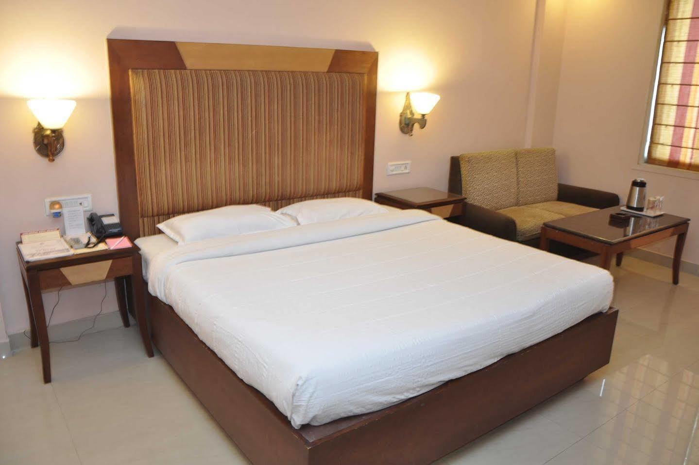 Hotel Grand International Raipur  Bagian luar foto